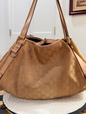 Gucci GG Canvas Abbey Medium Shoulder Bag - with COA & Gucci Dustie ❣️